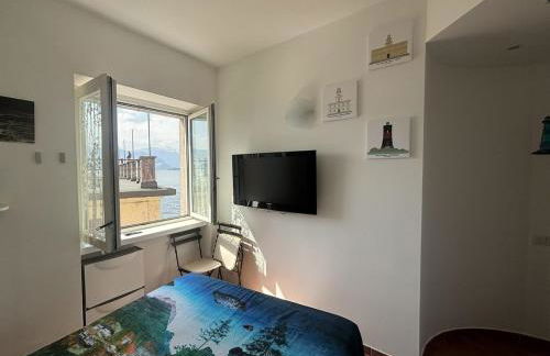 With your feet in the lake - Photo 19