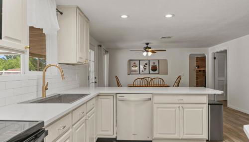 Luxe 4BR 2BTH l Pool & Grill l Central Location l Mountain View l Family Vacation l RV Site - Foto 1