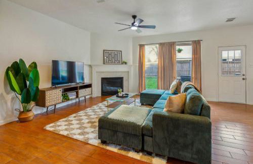 Cypress 5 Bedroom Retreat with Hot Tub, Firepit and Game Tables! Pet Friendly - Foto 68