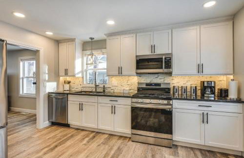 Riverfront Michigan Cottage with Fire Pit and Kayaks! - Foto 8