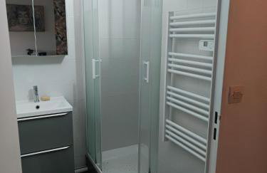 Appartement face au lac et à deux pas de l'océan - Photo 22