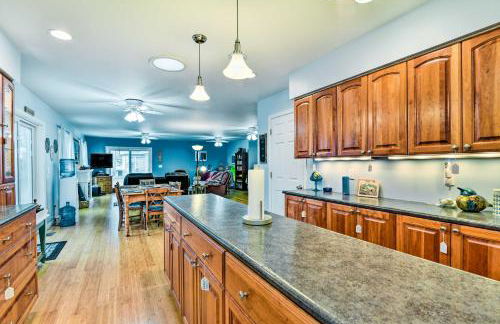 Waterfront Gladwin Home with Deck and Fire Pit! - Foto 10