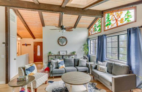 Crestline Home with Private Hot Tub Steps to Lake! - Foto 6