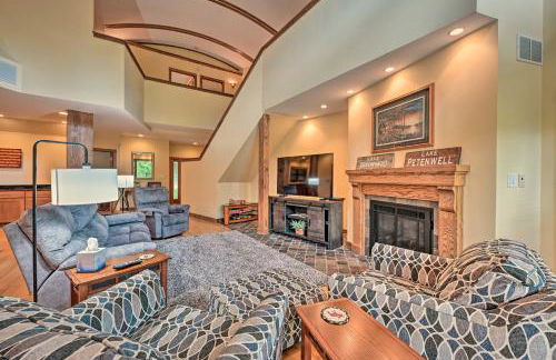 Nekoosa Golf Course Retreat with Hot Tub! - Foto 5