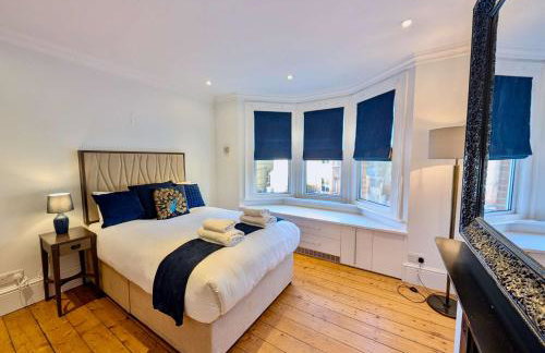 Stunning 4 Bedroom House in Old Windsor Perfect for Families & Groups - Foto 13