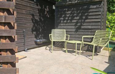 Treetops Lodge, private Cornish hideaway, parking, garden - Foto 63