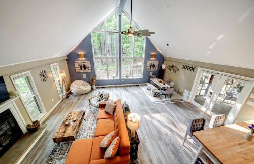 Modern Cabin w/Hot Tub & Fire Pit! - Foto 24