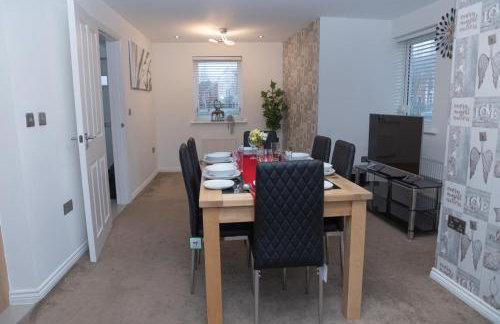 Broughton Haven 5 Beds House Free WiFi, Free parking, NETFLIX - Photo 11