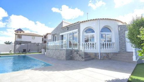 Modern Detached 4 Bed 3 Bath Villa with private pool close to all amenities - Foto 3