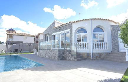 Modern Detached 4 Bed 3 Bath Villa with private pool close to all amenities - Foto 3
