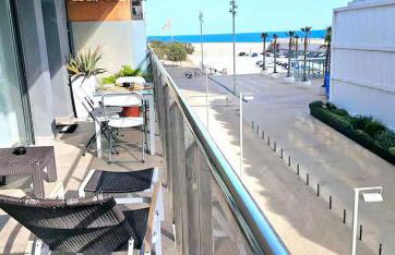 Ideal for families on the beach in Barcelona with a pool - Photo 1