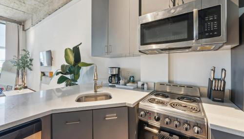Chic Condo Close to Everything No 211 - Foto 5, stove, dishwasher, toaster