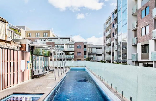 Charming 1BR in Fitzroy w/ Parking, Pool, + Gym! - Foto 12