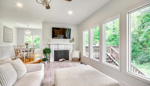Bright and Elegant Home in High Point with Deck! - Foto 1
