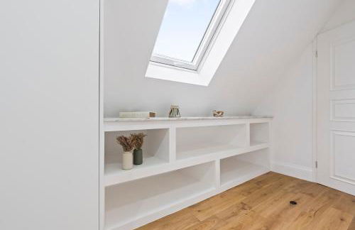 Beautiful Home, Free Parking For Large Groups Sleeps 10 Book Now! - Foto 41