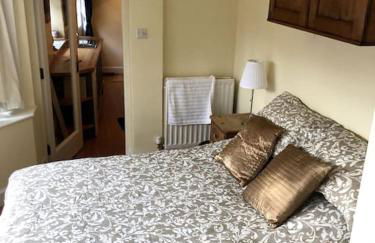 Lyme Clifftop Hideaway - Photo 23