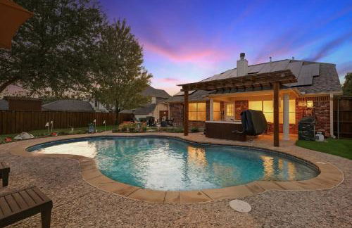 4BR w Pool Cinema Room, Mini Golf & EV - Photo 1