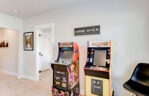 Midway to Heaven! BRAND NEW 5 bed 4.5 bath, HOTTUB - Photo 80