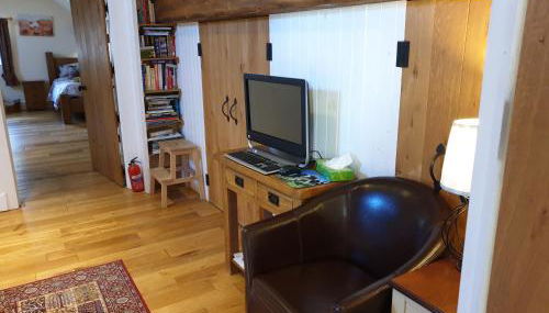 Spingle Barn - Photo 4