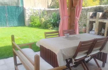 La antigua escuela bajo la Tesla - Photo 17