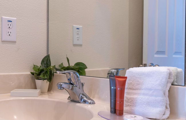 Townhome Jacuzzi Grill 10 min Disney - Foto 9