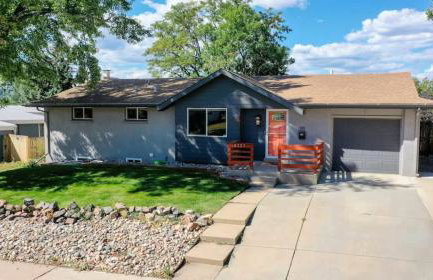 Charming four bedroom home with large yard and plenty of room for family - Foto 34