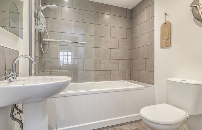 Cottage - Sleeps 6 - Pet Friendly - Patio - Foto 8