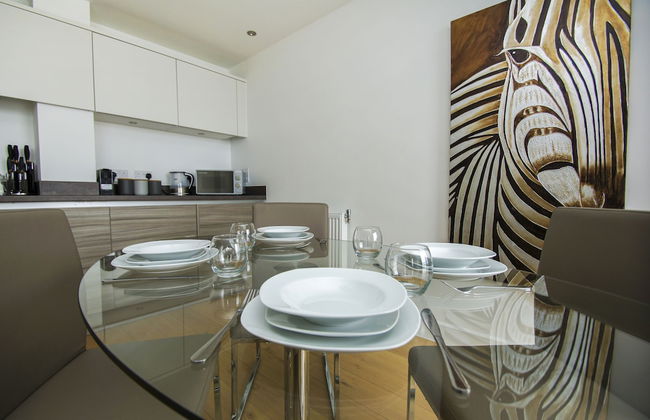 Orion Marina Sea View - Parking - by Brighton Holiday Lets - Foto 9