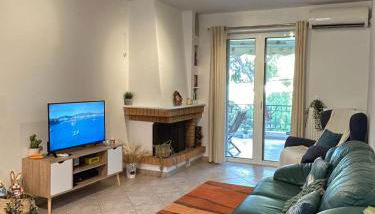 Sunny Modern Beach Retreat Steps from the Shore - Foto 3