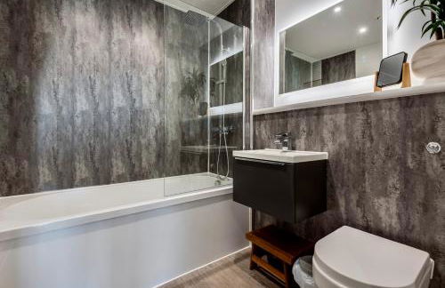 Luxury City Escape - Brand New Stylish 2 Bedroom Apartment with Parking - Foto 4