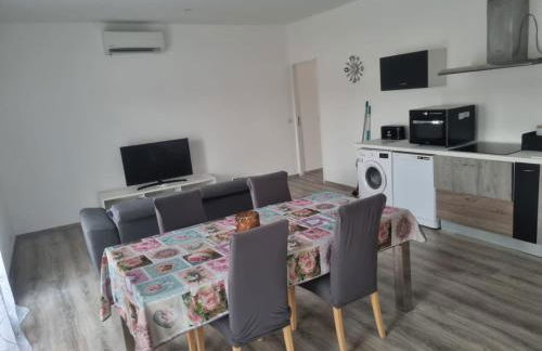 Appartement séjour , cure Cransac au 1er étage 2 nuits minimum - Photo 1