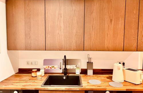 Elysian Apartment - 2 Parkplätze - 1min Bus & Bahn - St-Elisabeth Krankenhaus - Lindenthaler Tierpark - Neu Renoviert & Perfekte Lage - Photo 11