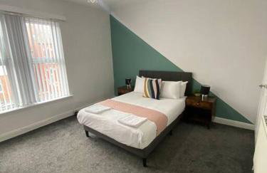 3-Bed House Near M1 & Meadowhall with Free Parking - Foto 17