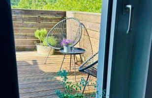 FeelsLikeHome - Urbane Altbauwohnung mit Dachterasse& Parkplatz - Foto 6