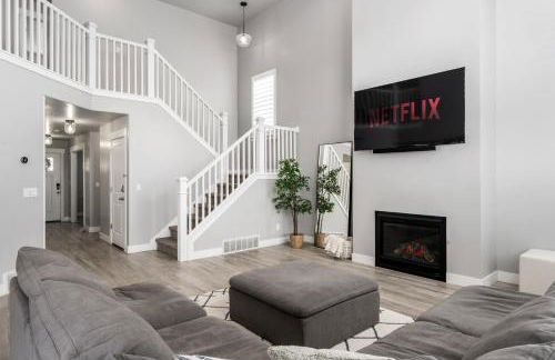 8 Beds 2 Full Kitchens Fenced HUGE Yard & Parks! - Foto 2