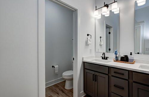 Downtown 1 mi Sleeps 6 wRooftop 3BR 4BED New built Modern Stylish Luxury - Foto 67