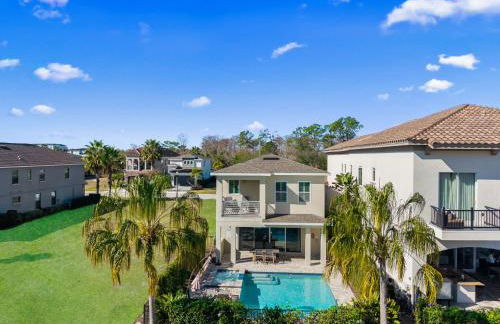 Epic Playhouse Getaway - Castle & Superhero Bunks Theater Private Pool No Rear Neighbors - Foto 2