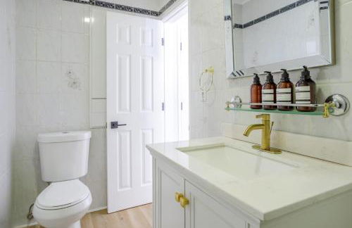 New 5 bed w/hot tub close to Universal sleeps 12 - Foto 39