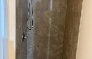 1BR Apartment - Unit A - With Parking and 10min Walk to NYC Train Station - Foto 7