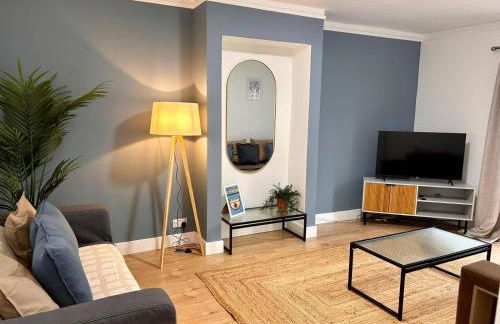 3 Bed House Sleeps 8 -Near Heathrow -Free Parking - Foto 8