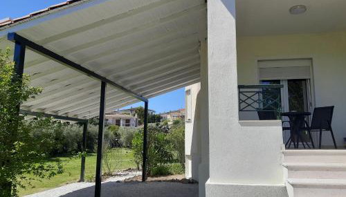 Bright New Garden - Photo 4