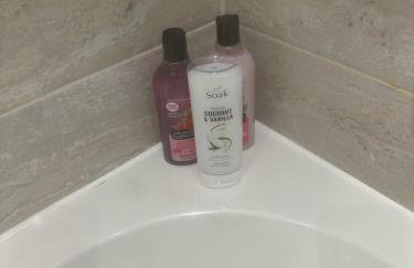 Two Bedroom City View Apartment Liverpool by StaySavvy Accommodation - Photo 26