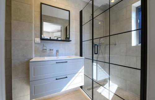 Kannas Mani Luxury Suites -Adults Friendly 14 Plus - Photo 18