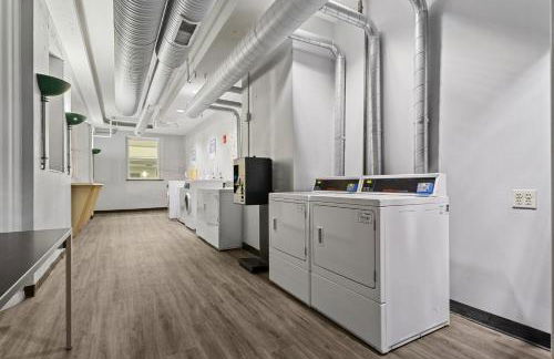 New Downtown Indy 3BR Retreat Sleeps 10 - Arcade - Foto 20