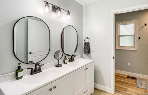 24-Acre Cottage with Hot Tub about 10 Mi to Blowing Rock - Foto 12