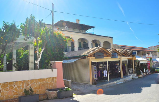 Holiday Studio Apartments Yannis on Agios Gordios Beach in Corfu - Photo 18