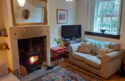 Characterful 2 bed cottage in excellent location - Photo 4