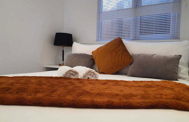 Stunning 1 King bed Cabin in Grays - Photo 2