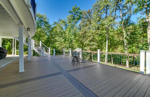 Lakefront Gilbertville Haven with Private Boat Dock! - Foto 27