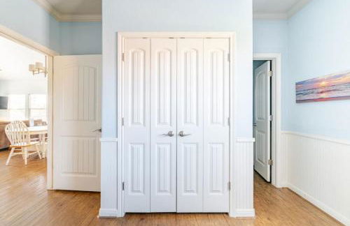 Central 2BR 2BA Easy Beach Access Sleeps 10 - Foto 44